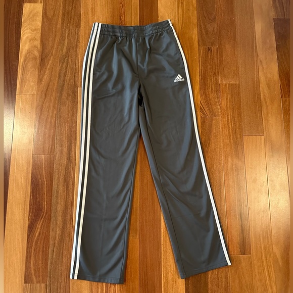 Adidas Boys L 14/16 100% Polyester Gray & White Activewear Pants - Like New! - Picture 1 of 7
